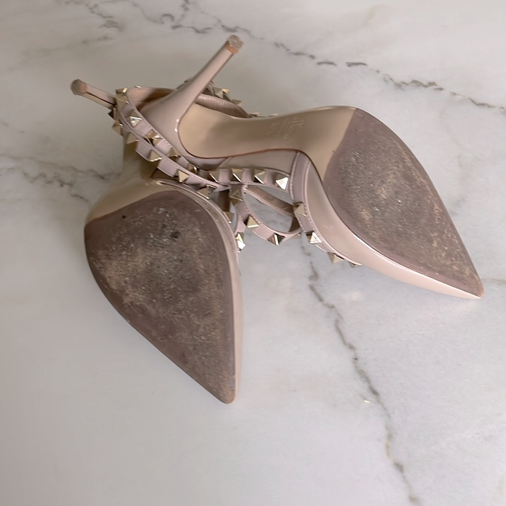 Valentino Patent Leather T-Strap Pumps - Rockstud Accents

へ - Picture 4 of 4
